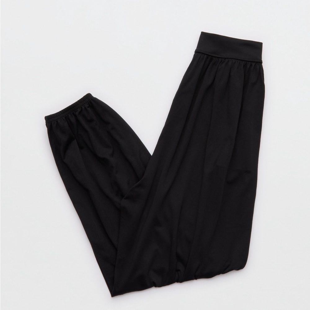 NWT OFFLINE by aerie “The Hugger” Go with the Flow baggy jogger size S, black. - Picture 5 of 7